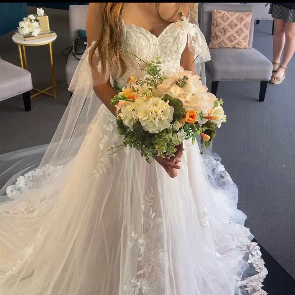 Elegant White Wedding Dress with Floral Details